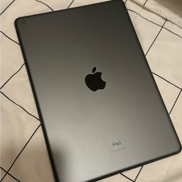 iPad 9th Gen 64Gb - Picture 2 of 5
